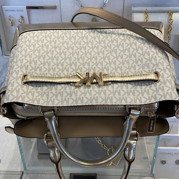 MICHAEL KORS 
Reed Large Central Zip Graphic Logo Belted Satchel
Pale Gold 
NWT - Picture 8 of 16